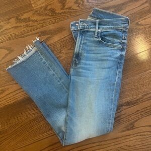 MOTHER The Insider Crop Step Fray Jeans - Blue